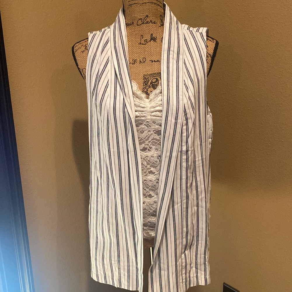 Cupcakes and Cashmere striped vest nwt size small